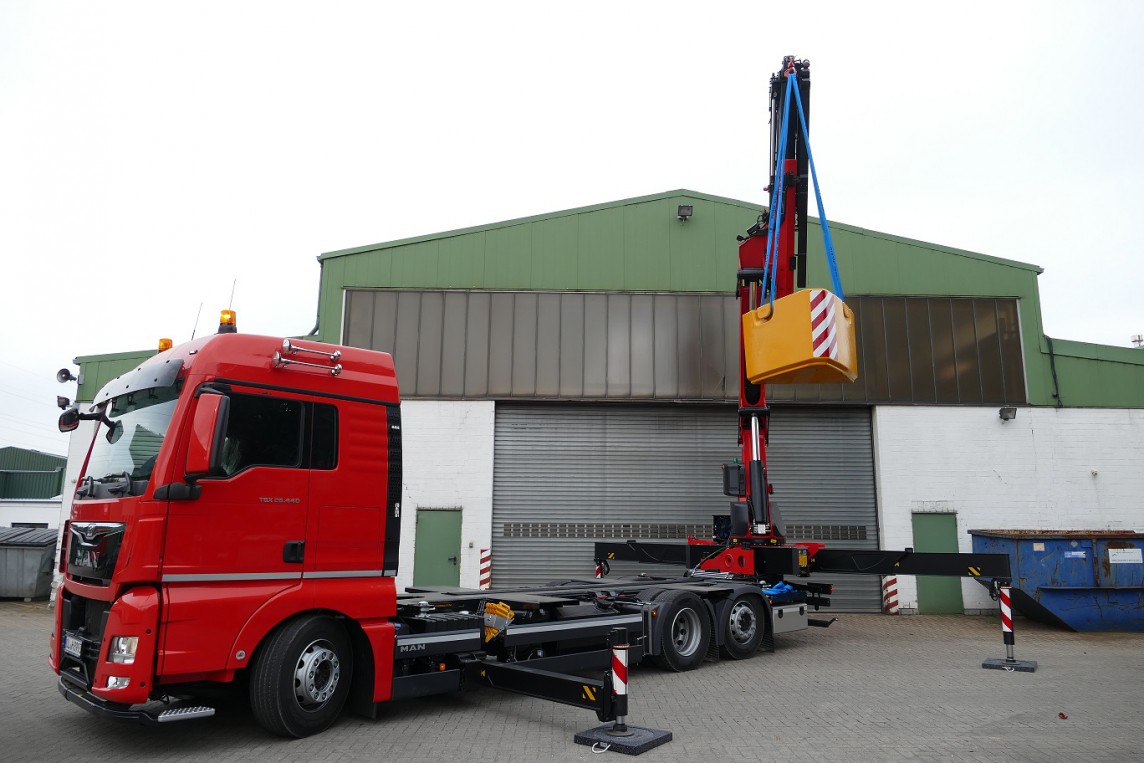 Baustoffzug Hüffermann Transport Kranarbeiten