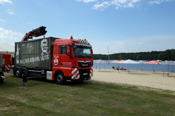 Container Logistik - Verladen und Transportieren von Containern mit Hüffermann