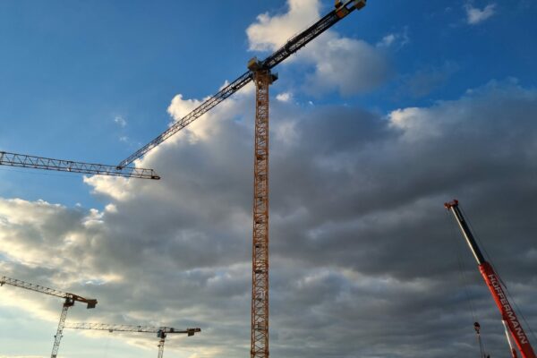 Baukran mieten - Turmdrehkran von Hüffermann - Liebherr