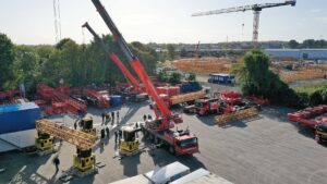 Hüffermann präsentiert Turmdrehkrane und Hubsysteme beim Vertriebsmeeting