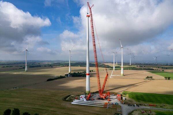 Raupenkran für Montage von Windkraftanlagen LR 11000