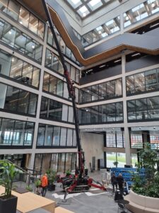 Minikran C30e Glasbau Pick Carry Indoor Kranarbeiten Hamburg Hüffermann